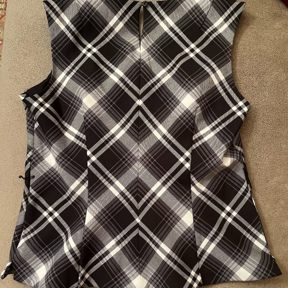 White House Black Market Plaid Sleeveless Top (NWOT) - Picture 4 of 4